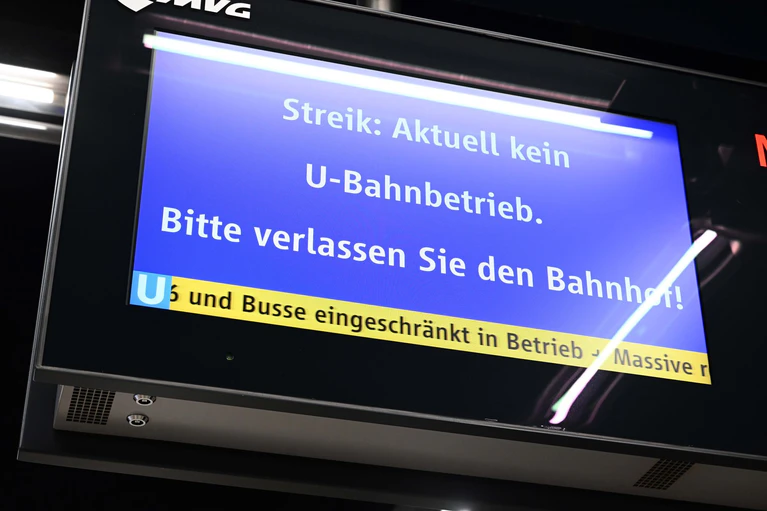 Am Freitag und Samstag will Verdi den Nahverkehr in mehr als einem Dutzend bayerischen Städten bestreiken. (Archivbild) — © Felix Hörhager/dpa