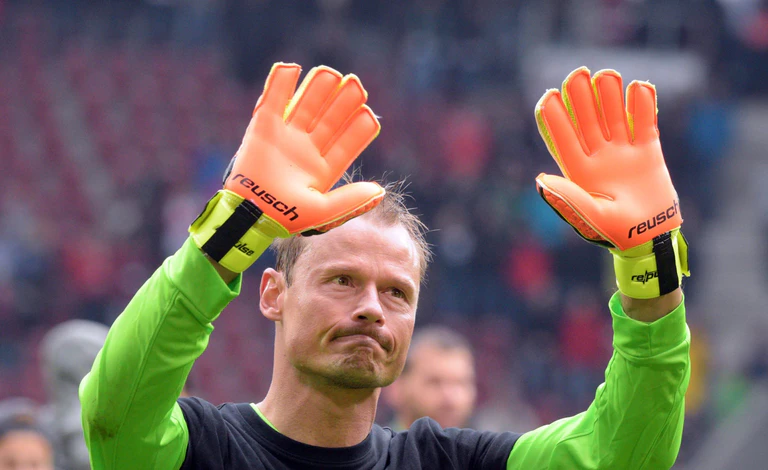 Der international erfolgreiche Torhüter Alexander Manninger ist bei einem Unfall in Österreich ums Leben gekommen. (Archivbild) — © picture alliance / dpa
