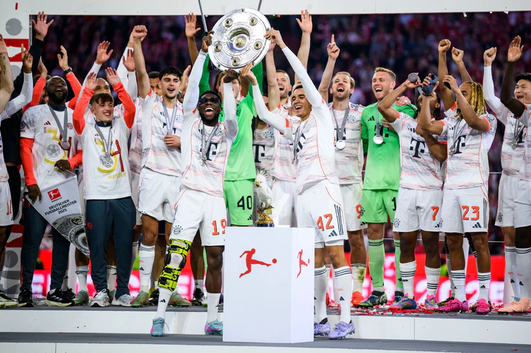 Bereits am Sonntag kann der FC Bayern München erneut deutscher Fußball-Meister werden. (Archivbild) — © Tom Weller/dpa
