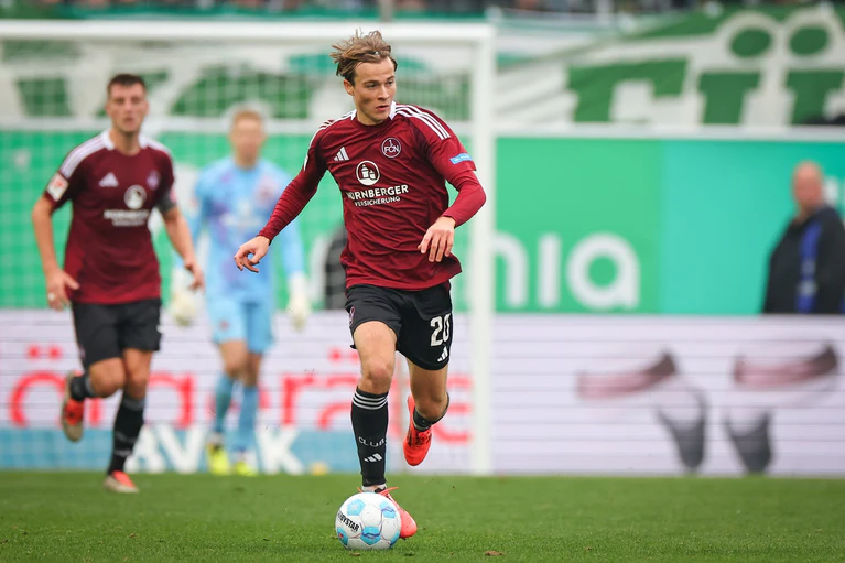 In Caspar Jander hat ein Leistungsträger den 1. FC Nürnberg verlassen. (Archivbild) — © Daniel Karmann/dpa