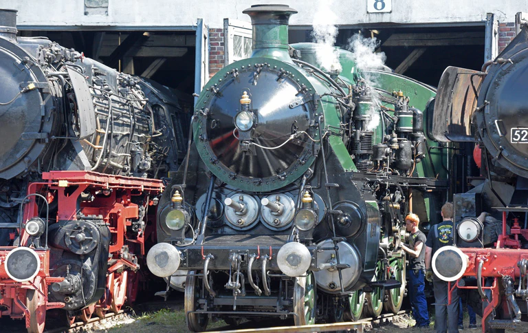 Das Bayerische Eisenbahnmuseum verfügt nach eigenen Angaben über die größte private Sammlung historischer Eisenbahnfahrzeuge in Süddeutschland. (Archivbild) — © picture alliance / Stefan Puchner/dpa