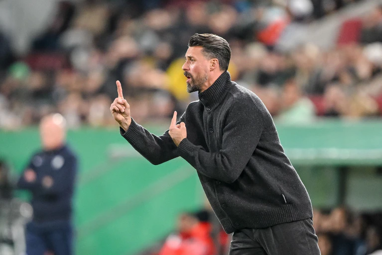 Sandro Wagner will gegen Dortmund die dritte Augsburger Niederlage der Woche vermeiden.  — © Harry Langer/dpa