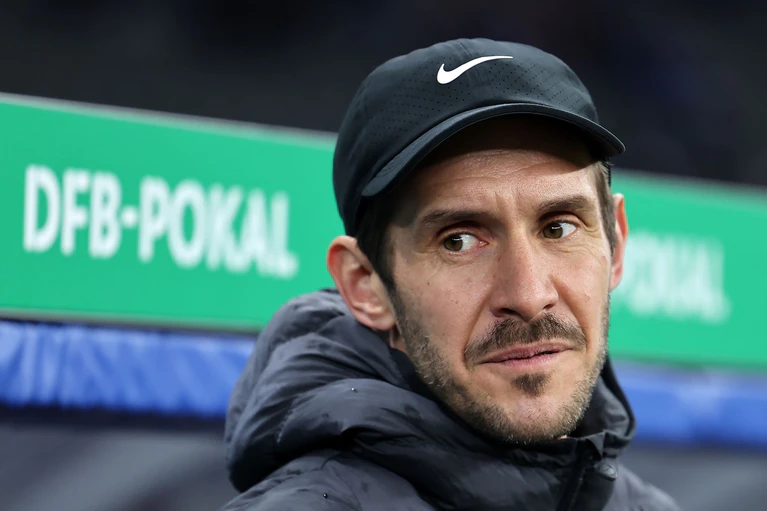 Julian Schuster will den SC Freiburg zum zweiten Mal nach 2022 ins DFB-Pokalfinale führen. (Archivbild) — © Andreas Gora/dpa