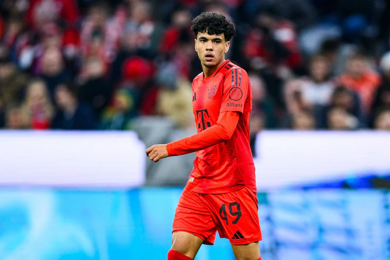 Adam Aznou verlässt den FC Bayern München. — © Tom Weller/dpa