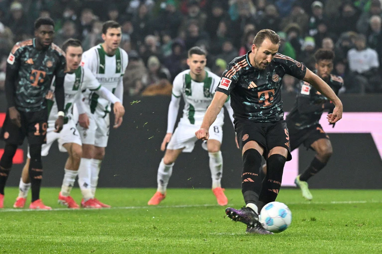 Harry Kane trifft vom Punkt. — © Federico Gambarini/dpa
