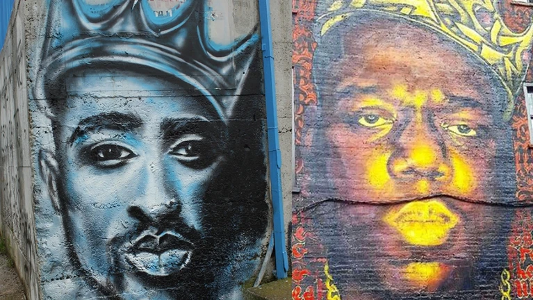 Beitragsbild Musikskandale 90er Tupac Notorious BIG — © Bild: Von Чигот - Eigenes Werk, CC BY-SA 4.0, https://commons.wikimedia.org/w/index.php?curid=37325091 & Von Elhesinberg - Eigenes Werk, CC BY-SA 4.0, https://commons.wikimedia.org/w/index.php?curid=106982836