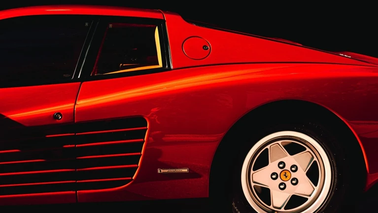 Beitragsbild Kult Fahrzeuge 80er Ferrari Testarossa — © Bild: Unsplash