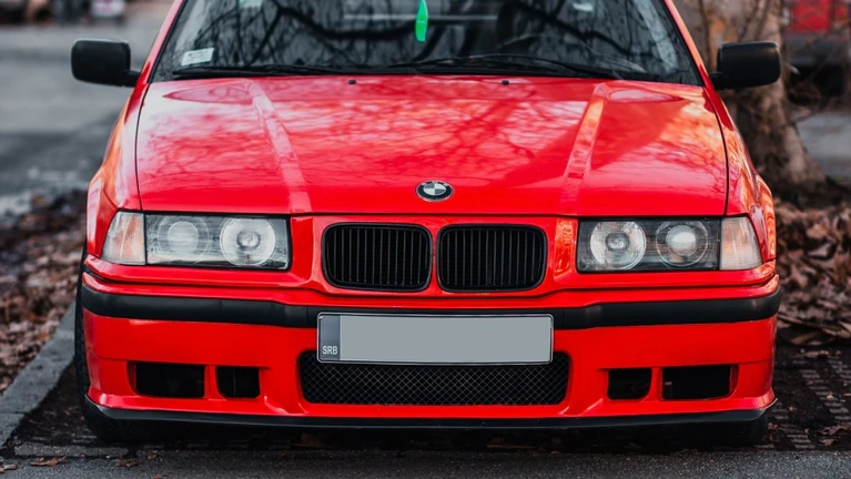 Beitragsbild Autos 90er E36 BMW — © Bild: Unsplash