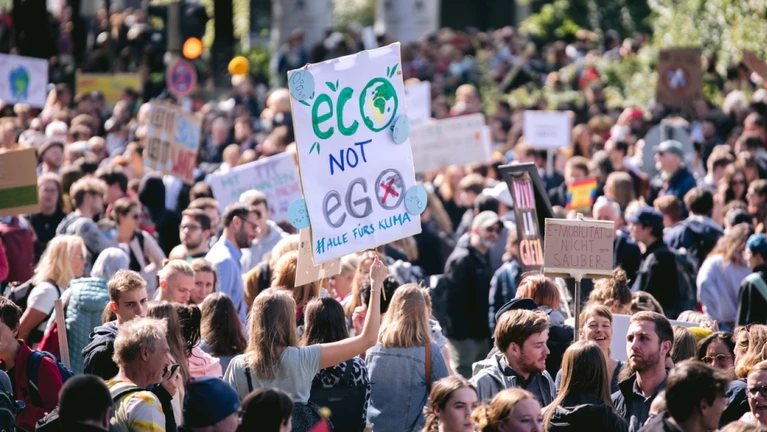 Demonstration Klimademo — © Bild: Wirestock / IStock