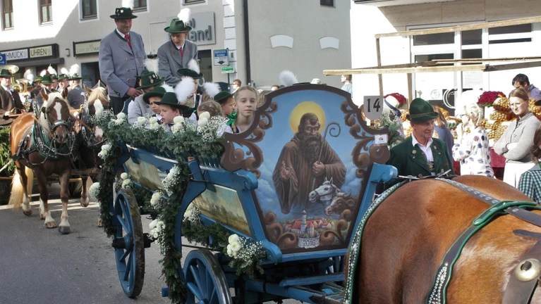 Leonhardifahrten Kutsche Pferd Fest Leonhardi Leonhardifest — © Von J. Patrick Fischer - Eigenes Werk, CC BY 4.0, https://commons.wikimedia.org/w/index.php?curid=124753579