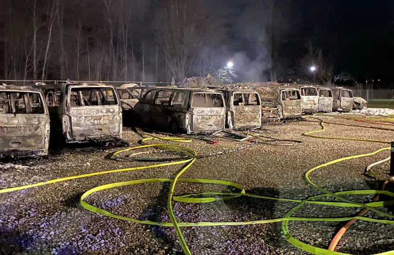 23 Dienstfahrzeuge gingen in Flammen auf. — © Berufsfeuerwehr München/dpa