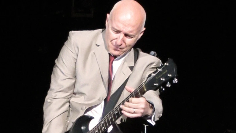  — © Von Andrew Hurley - Flickr: Here and Now Tour 2011 162 v2, CC BY-SA 2.0, https://commons.wikimedia.org/w/index.php?curid=16089379