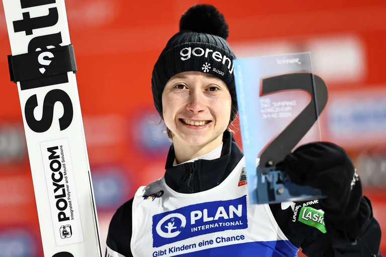 Nika Prevc war bei der Two-Nights-Tour nicht zu besiegen. — © Daniel Karmann/dpa