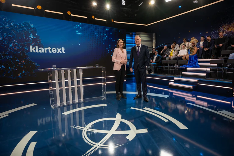 In der ZDF-Sendung «Klartext» musste Kanzler Scholz schwierige Fragen von besorgten Bürgern beantworten. — © Michael Kappeler/dpa- Pool/dpa