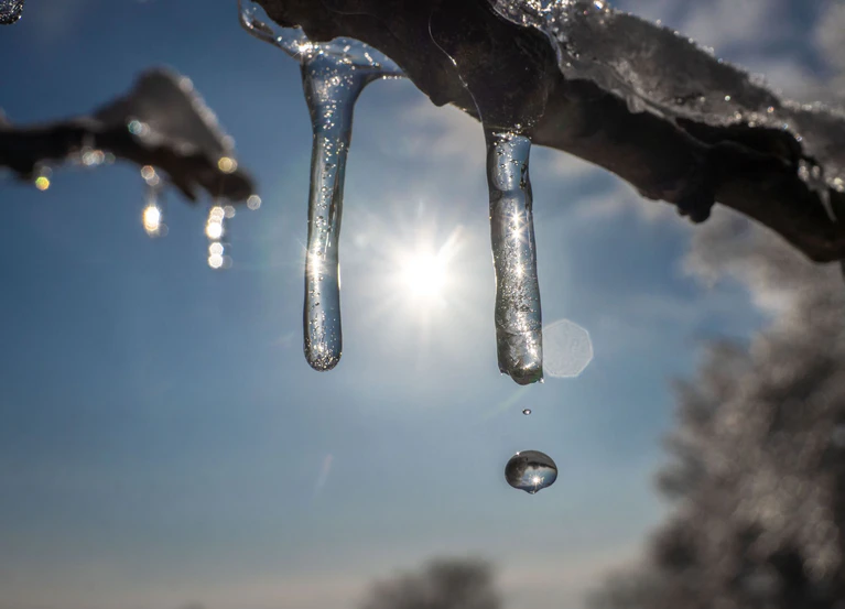 Am Wochenende können sich die Menschen in Bayern auf milde Temperaturen freuen. (Symbolbild) — © Frank Rumpenhorst/dpa