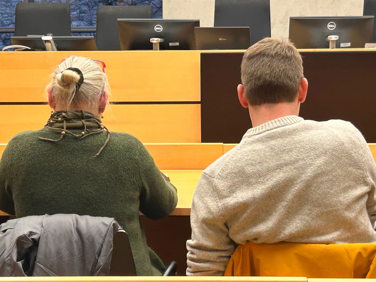 Der angeklagte Mann soll in Haft, die Angeklagte wurde vom Landgericht Würzburg aus Mangel an Beweisen freigesprochen. (Archivfoto) — © Angelika Resenhoeft/dpa