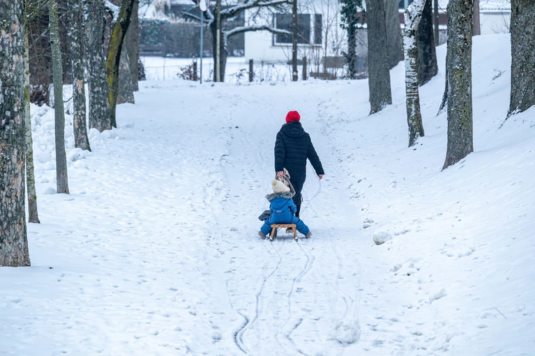 Milde Luft bringt am Mittwoch Entspannung bei der Wetterlage. (Symbolbild) — © Armin Weigel/dpa