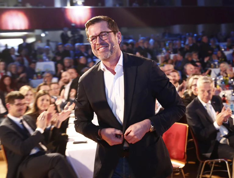 War selbst mal Bundeswirtschaftsminister: Karl-Theodor zu Guttenberg — © Gert Eggenberger/APA/dpa
