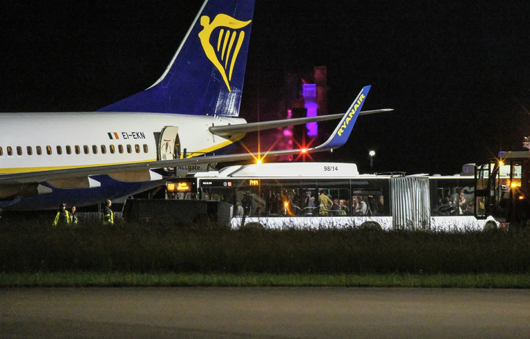 Das Unwetter über Süddeutschland zwang eine Ryanair-Maschine zum außerplanmäßigen Stopp. — © Jason Tschepljakow/dpa/dpa-tmn