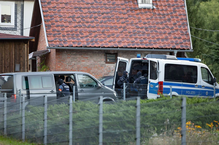 Seit dem Morgen läuft eine Razzia im Rockermilieu. — © Steffen Ittig/NEWS5/dpa