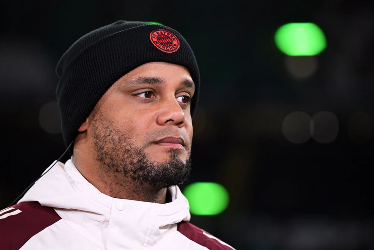 Durfte weitgehend zufrieden sein mit seinen Spielern: Bayern-Trainer Vincent Kompany.  — © Sven Hoppe/dpa