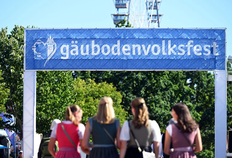Das Gäubodenvolksfest endet in diesem Jahr am 18. Augst. — © Armin Weigel/dpa