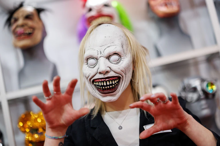 Der bayerische Einzelhandel erwartet in diesem Jahr einen neuerlichen Umsatzrekord mit Halloween-Artikeln. — © Daniel Karmann/dpa