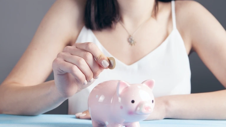 Sparen, Schnäppchen, Sparschwein Geld — © Photo by Sasun Bughdaryan on Unsplash