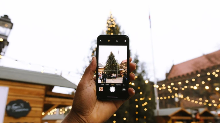 Beitragsbild: Hier werden in Bayern große Christbäume aufgestellt — © Bild: Unsplash