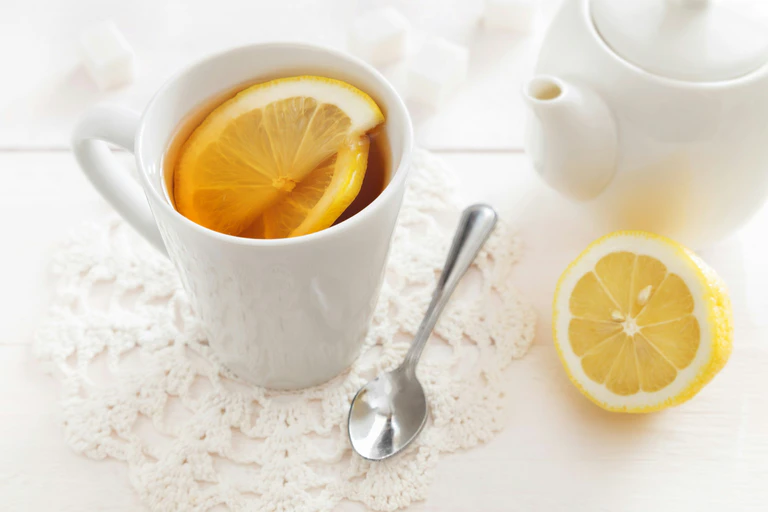 Tee Zitrone — © Elena Leya / Unsplash