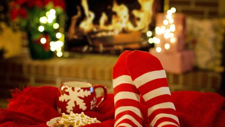 Socken TV Fernsehen Weihnachten Weihnachtszeit — © Bild:  Jill Wellington / Pixabay