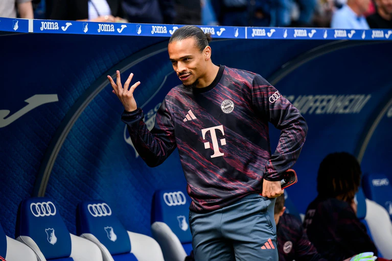 Kaum an einer Hand abzuzählen: Um Bayerns Offensivstar Leroy Sané sollen viele Vereine buhlen. — © Tom Weller/dpa