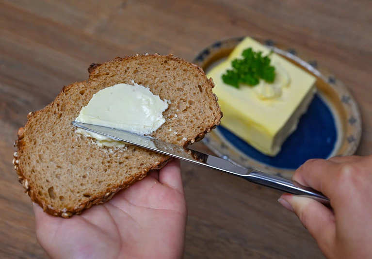 Die Münchner Bäckerei K.O. Backkollektiv ruft Brote zurück. (Symbolbild) — © Patrick Pleul/dpa