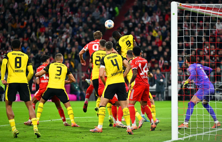 Harry Kane trifft für den FC Bayern per Kopf zum 1:0. — © Sven Hoppe/dpa