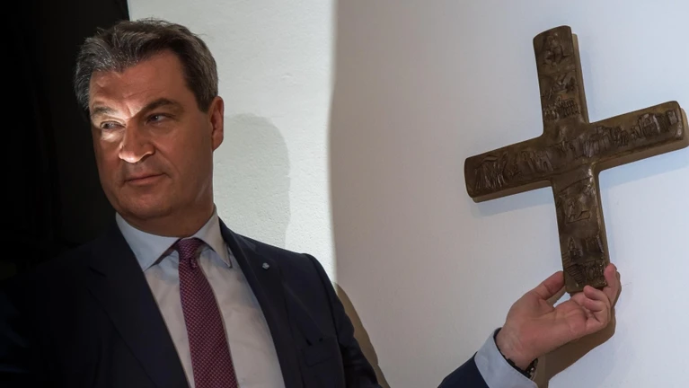 Kreuz Kruzifix — © Bild: Peter Kneffel