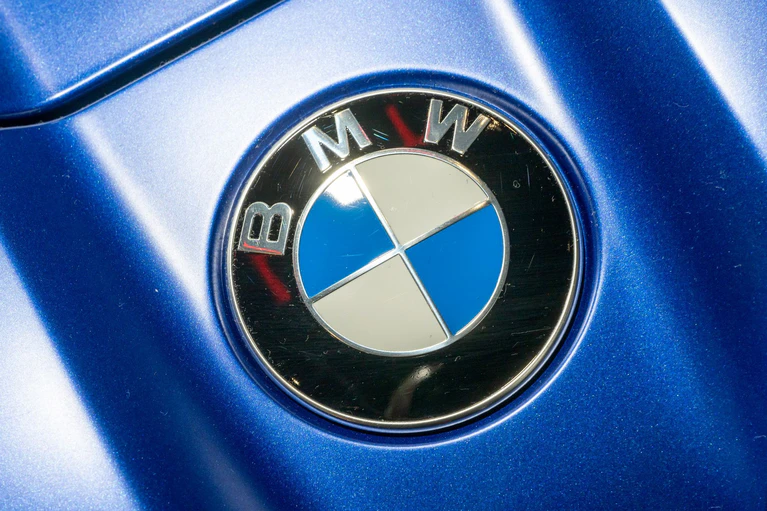 Bei BMW sind Unregelmäßigkeiten im Zusammenhang mit Russland-Geschäften entstanden (Archivbild). — © Peter Kneffel/dpa
