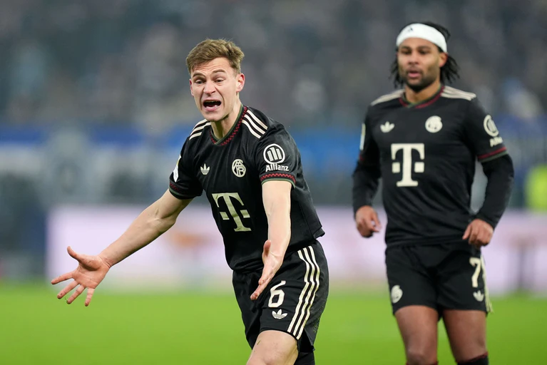 Viel Aufregerpotenzial beim 2:2 in Hamburg: Bayern-Profi Joshua Kimmich reagiert. — © Marcus Brandt/dpa