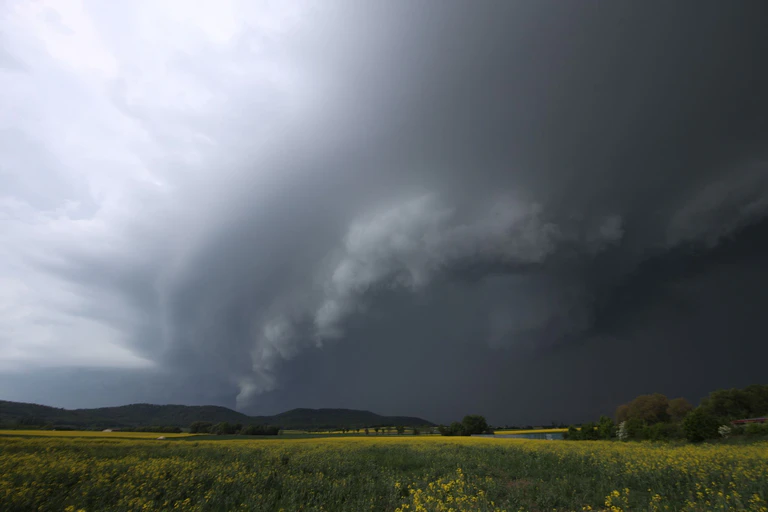 Auch für Sonntag werden teilweise kräftige Gewitter im Freistaat vorhergesagt.(Archivbild) — © Alexander Wolf/onw-images/dpa