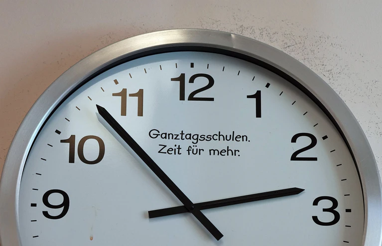 Bayern passt die Förderung für mehr Ganztagsplätze an Grundschulen an (Archivbild).  — © Soeren Stache/dpa