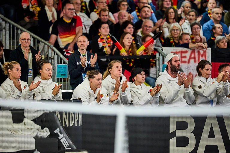 Deutschlands Tennisspielerin haben doch noch die Chance auf den Verbleib in der Weltgruppe des Billie Jean King Cups. — © Mathias Schulz/dpa