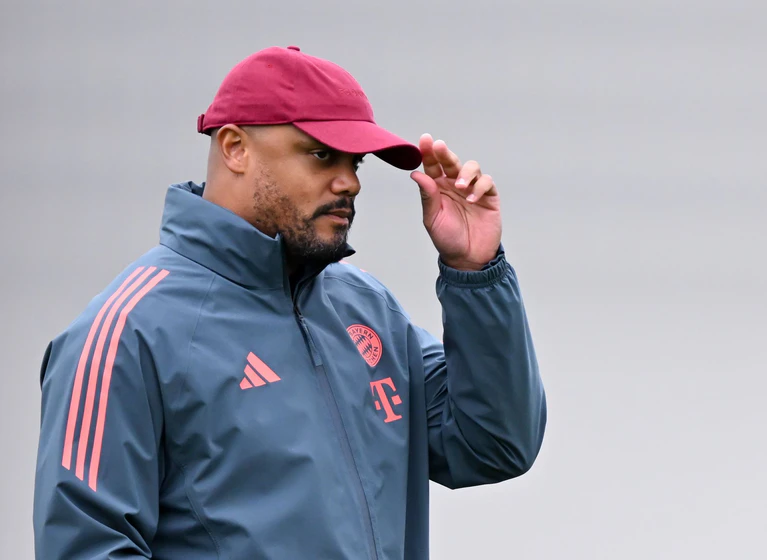 Bayern-Trainer Vincent Kompany plädiert für einen Änderung bei den Gelb-Sperren in der Champions League. — © Sven Hoppe/dpa