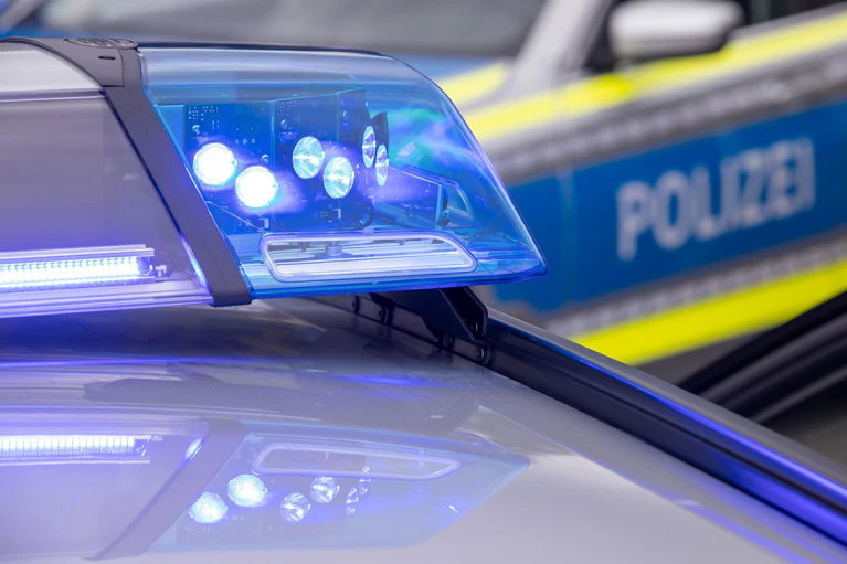 Bei Ansbach gibt es einen Auffahrunfall mit vier Fahrzeugen und sechs Verletzten. (Symbolbild) — © Daniel Karmann/dpa