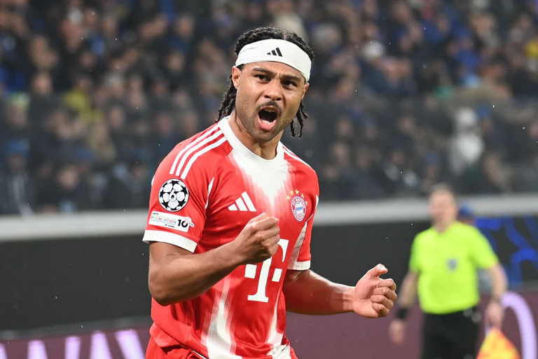 Serge Gnabry beim Torjübel nach seinem 3:0. — © Gianluca Ricci/LiveMedia-IPA/ZUMA Press Wire/dpa