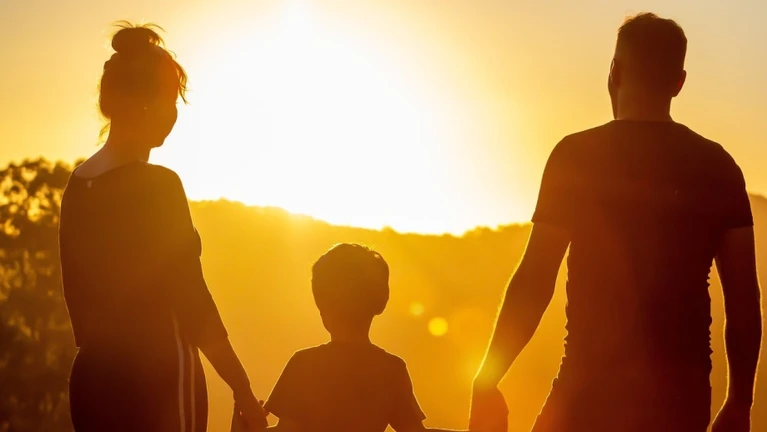 Familie glücklich Ausflug — © s05prodpresidente auf Pixabay