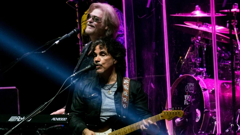 Hall & Oates — © By Raph_PH - HallOatesO2281017-55, CC BY 2.0, https://commons.wikimedia.org/w/index.php?curid=67682016