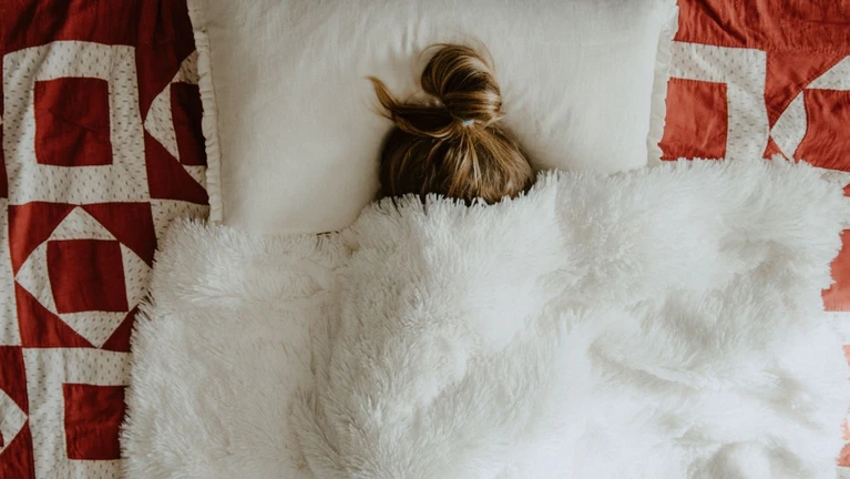 Bettdecke Montag Müde — © Kelly Sikkema / Unsplash