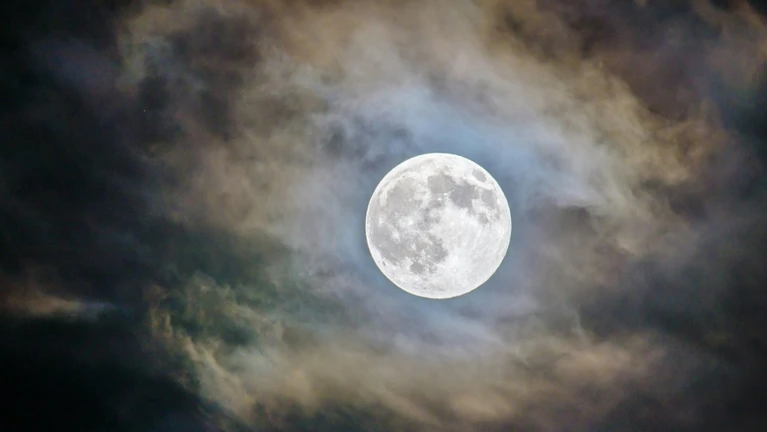 Mond Vollmond — © Ganapathy Kumar / Unsplash