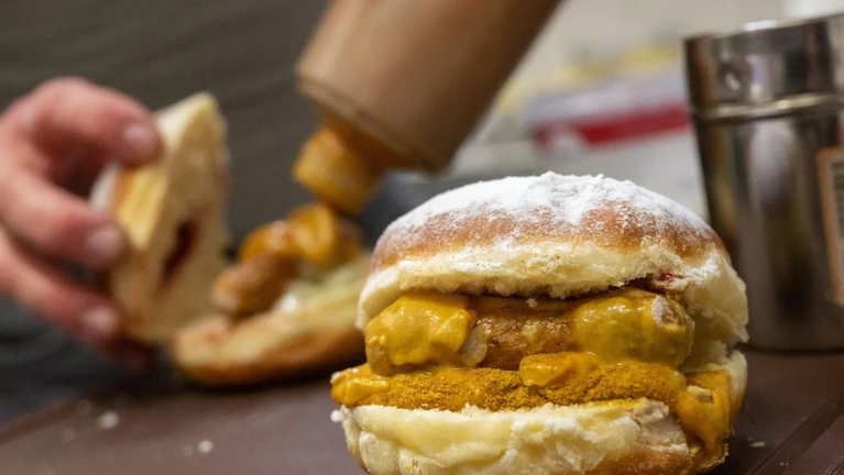 Krapfen — © Bild: Peter Kneffel / dpa