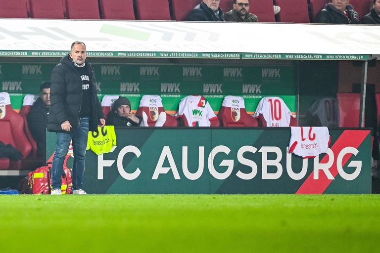 Manuel Baum in Aktion am Spielfeldrand beim 0:0 gegen Bremen. — © Harry Langer/dpa