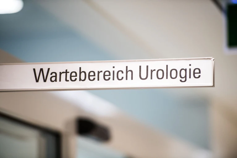 Bayerns Gesundheitsministerin Judith Gerlach (CSU) ruft Männer zu regelmäßigen Vorsorgeuntersuchungen auf. (Symbolbild) — © Andreas Arnold/dpa/dpa-tmn